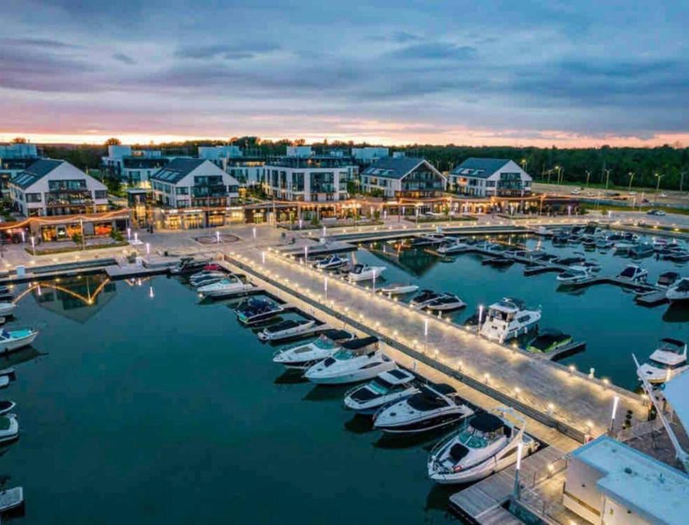 Aquarius 2 Bedroom Condo Friday Harbour Innisfil 외부 사진