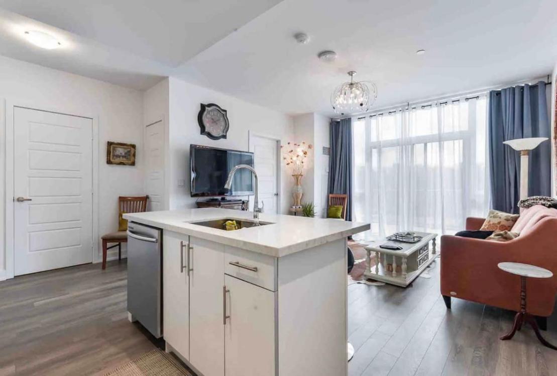 Aquarius 2 Bedroom Condo Friday Harbour Innisfil 외부 사진