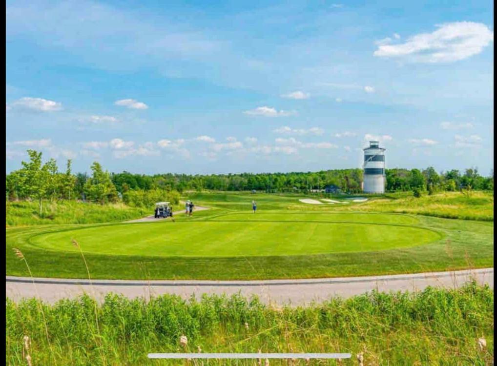 Aquarius 2 Bedroom Condo Friday Harbour Innisfil 외부 사진